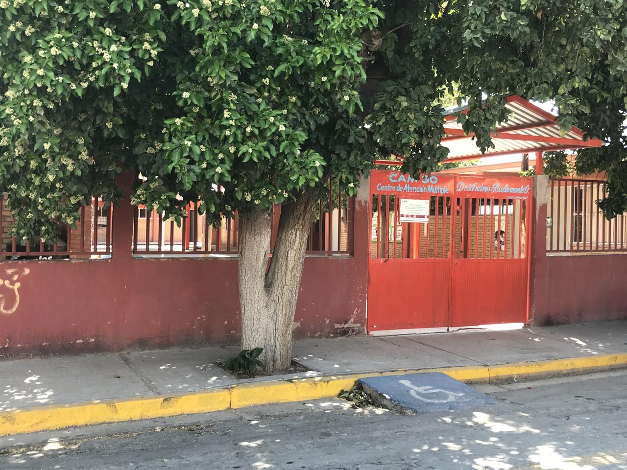 Policías detienen a sujeto por robo en escuela de colonia Margaritas de Torreón