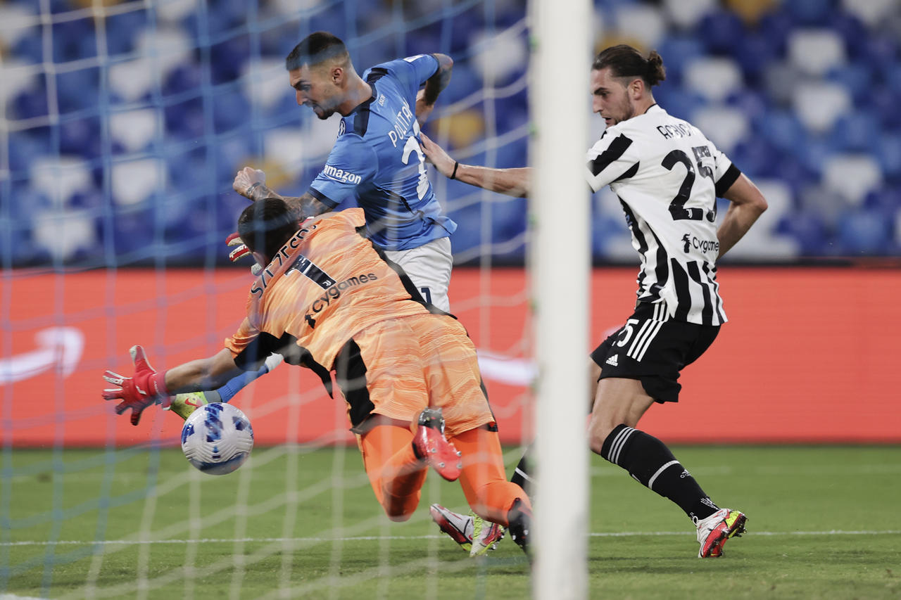 Juventus continúa sin triunfos tras caer ante Napoli