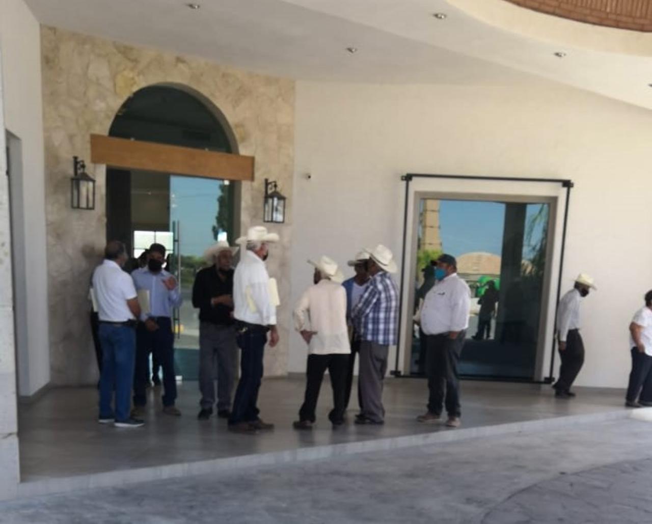 Conformes, campesinos con elección de mesa directiva del módulo de riego VIII en Matamoros