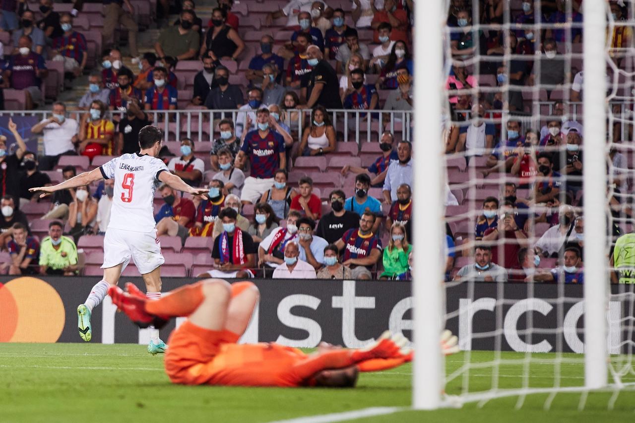 Lewandovski y Thomas Müller destruyen debut del Barcelona en Champions