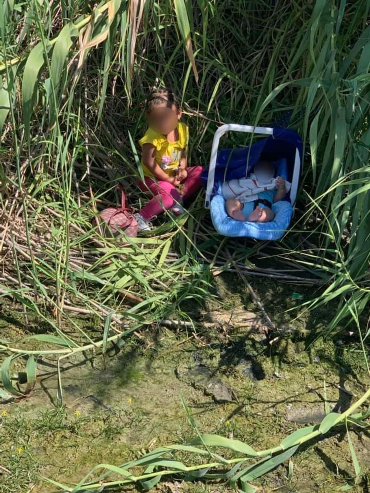 Patrulla Fronteriza rescata a dos infantes abandonados en el río Bravo en Eagle Pass