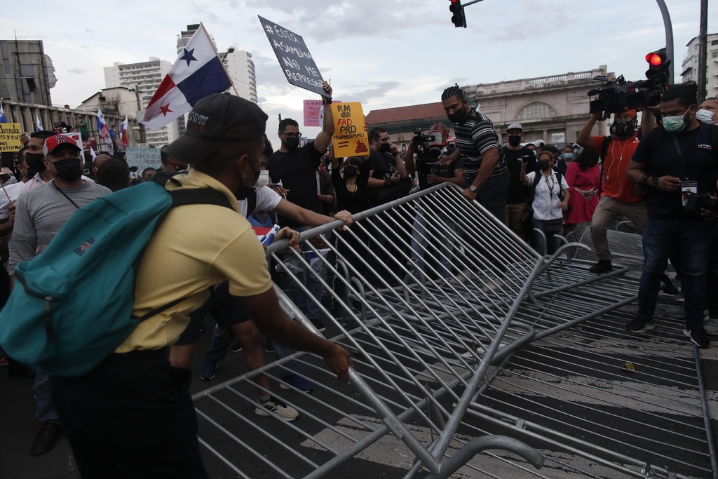 Panameños protestan contra reformas a Ley Electoral