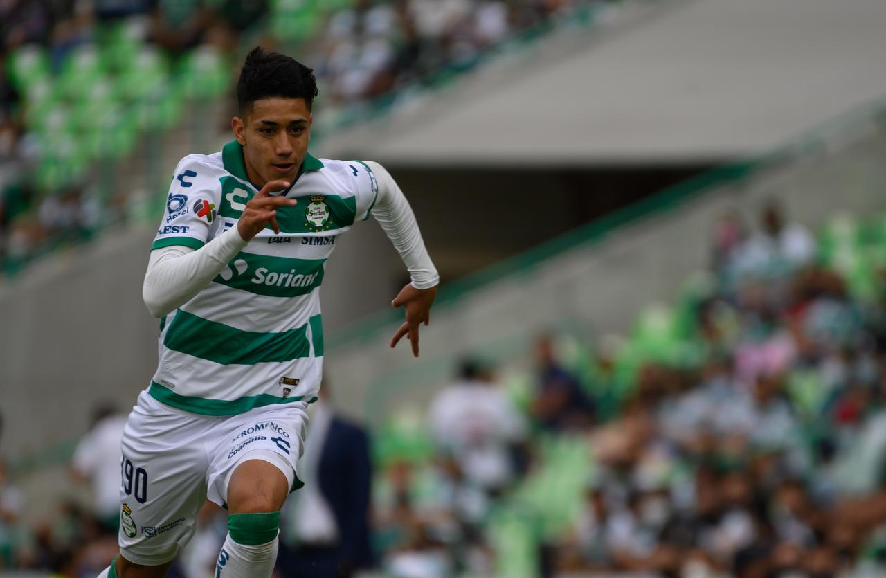 Omar campos extiende su contrato con Santos Laguna
