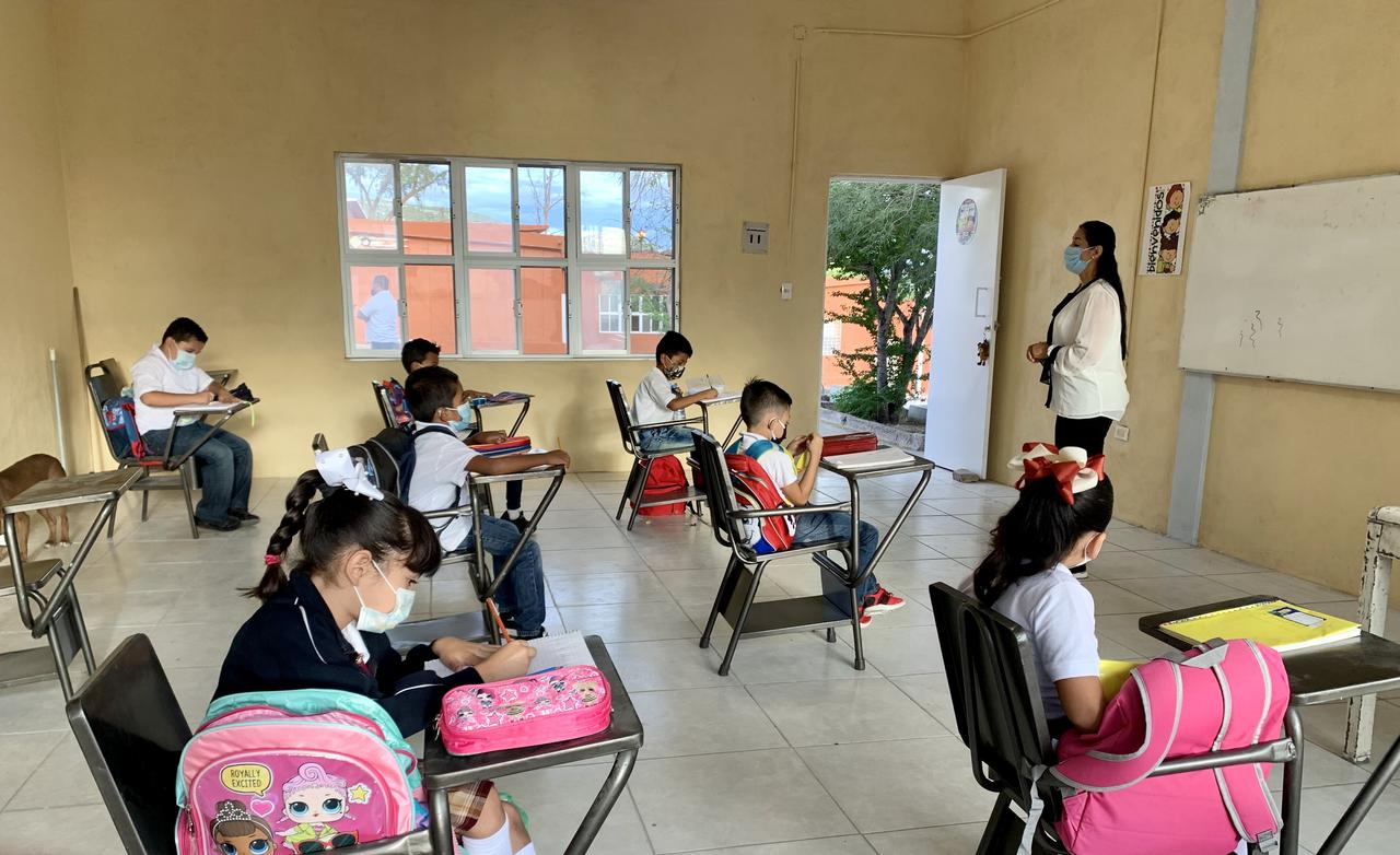Contagiados de COVID-19, 34 alumnos y 22 maestros de Coahuila