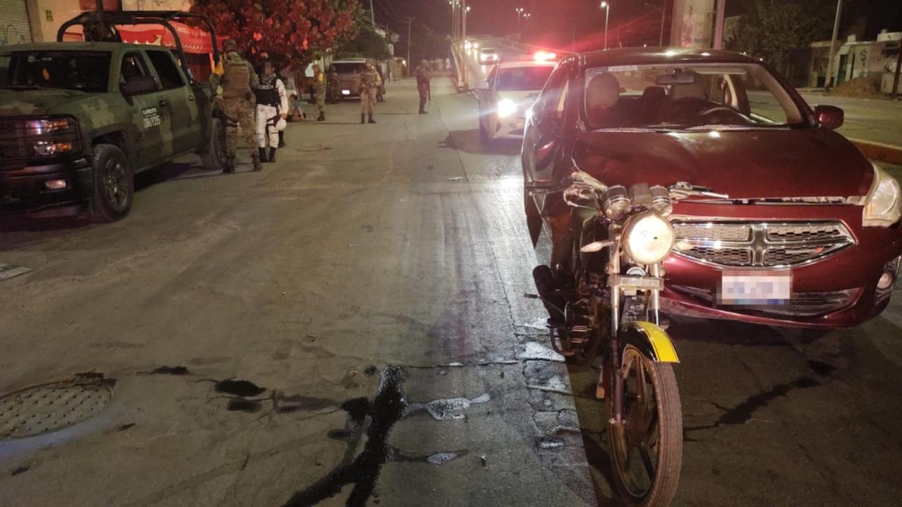Auto arrolla a pareja en motocicleta en puente Las Julietas de Torreón