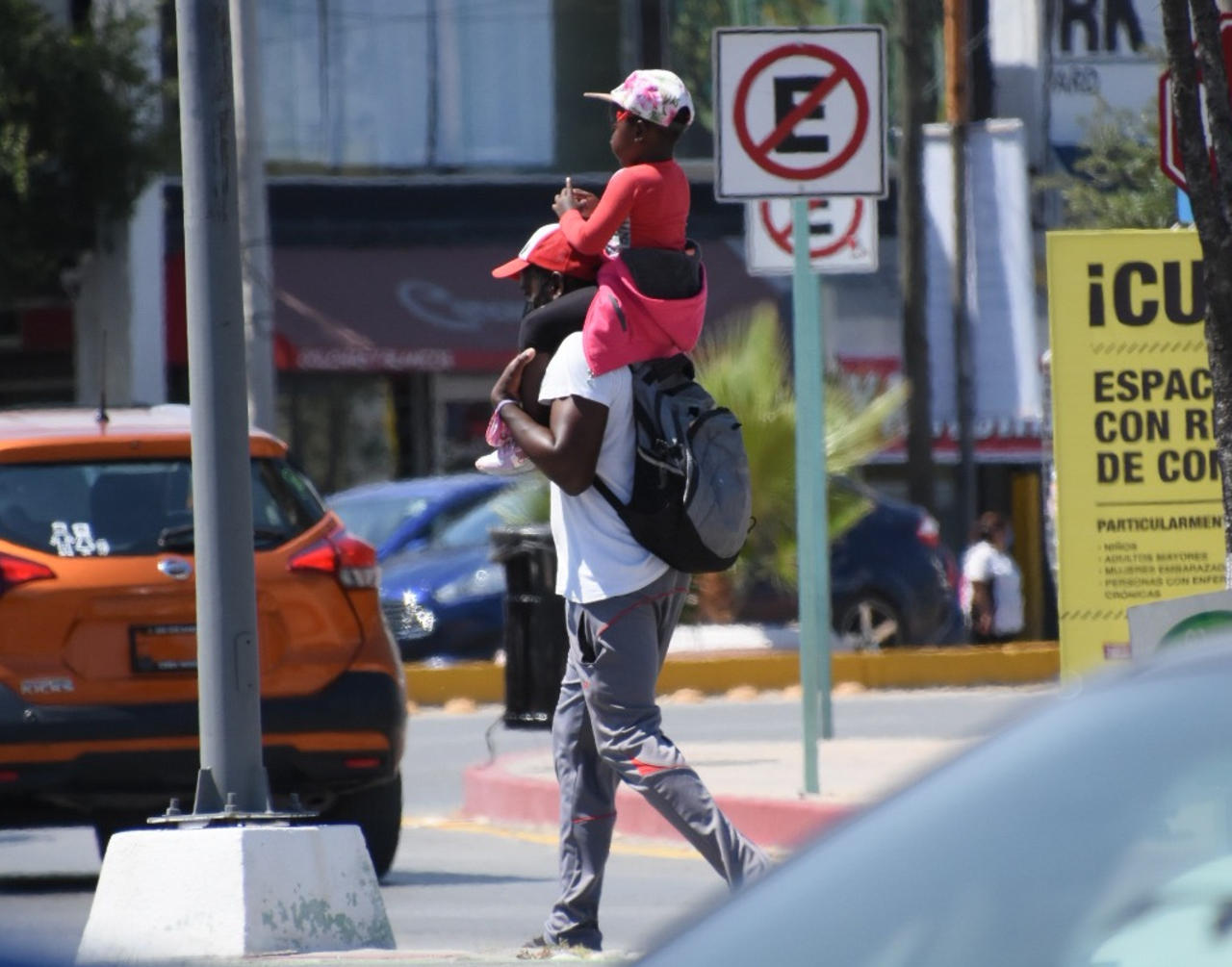 Desvían a migrantes haitianos a Torreón, Monterrey y Saltillo