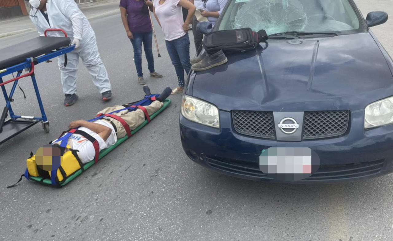 Auto arrolla a septuagenario frente a la colonia Fidel Velázquez de Torreón
