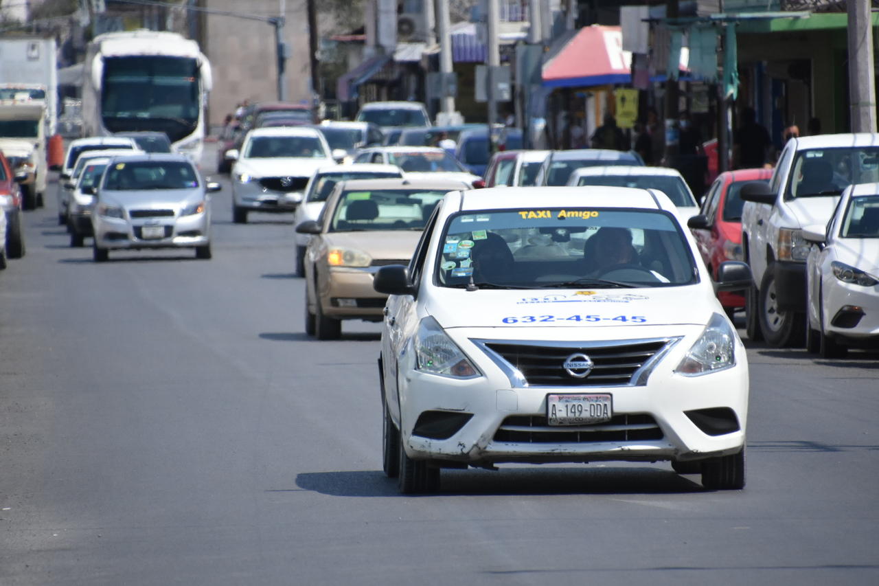 Taxistas de Monclova no aceptan trasladar a migrantes por cuestiones de salud
