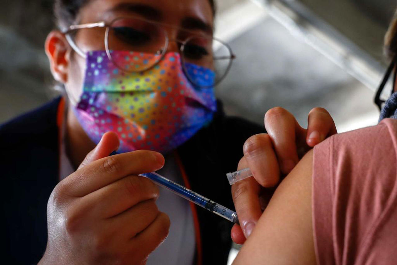 Jóvenes saturan módulos de vacunación en Ramos Arizpe