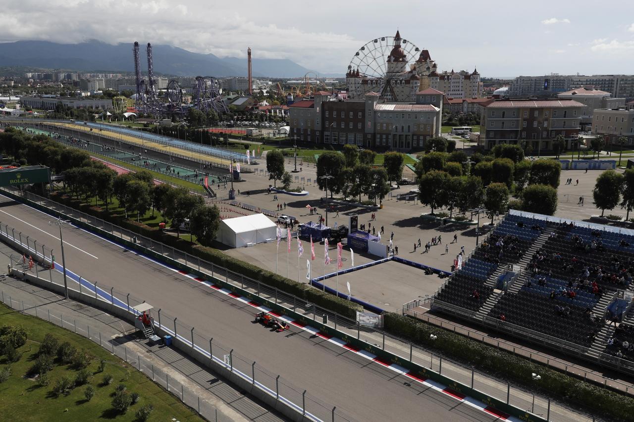 ¿Cómo le fue a Sergio Pérez en los primeros entrenamientos libres del Gran Premio de Rusia?