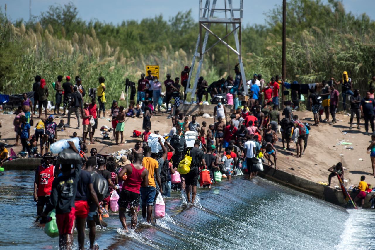 Llegada masiva de migrantes fue por la seguridad y apoyo que se brinda en Acuña: Felipe Basulto