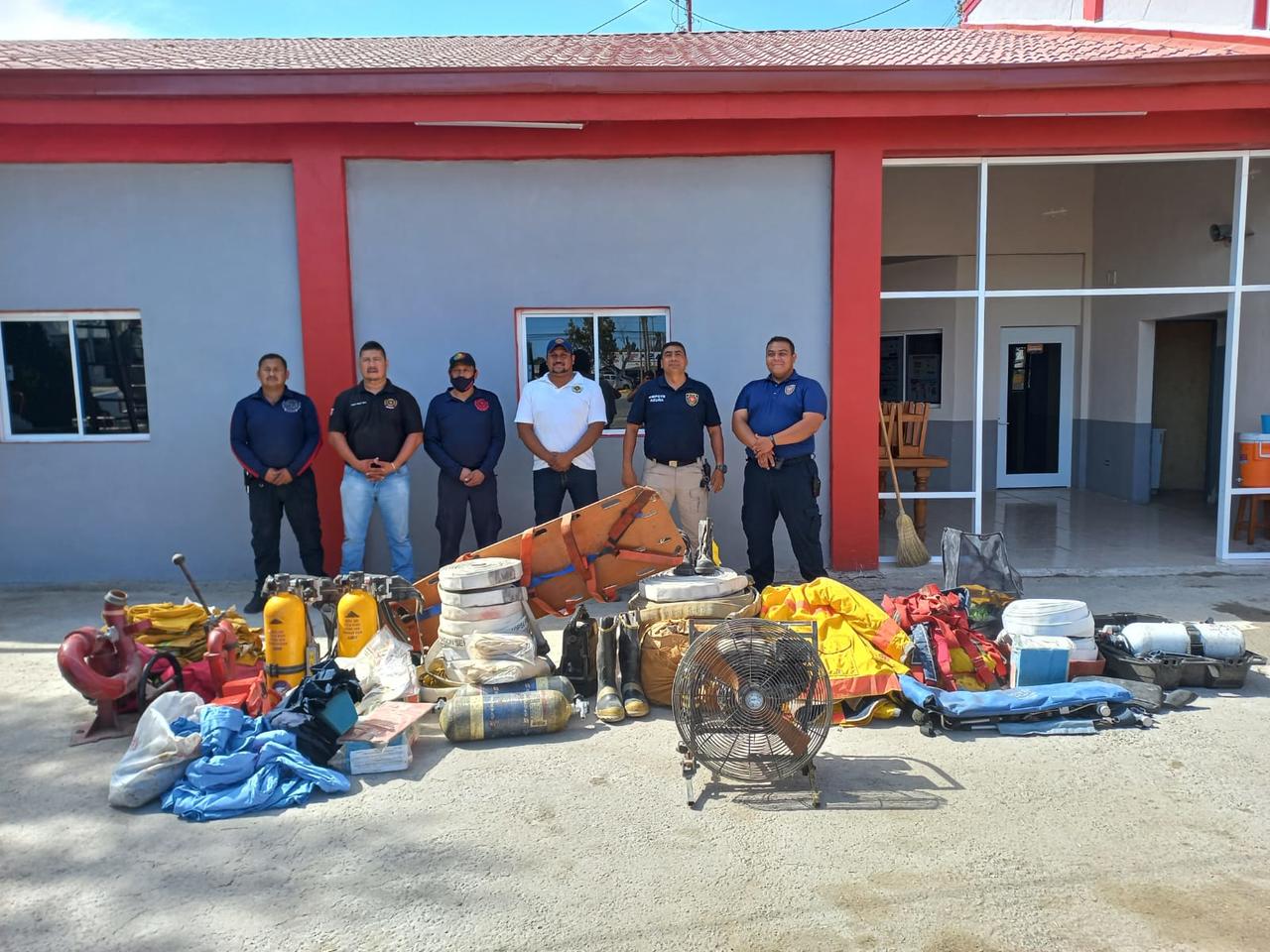 Fundación 911 de Acuña dona equipo a Bomberos de Madero