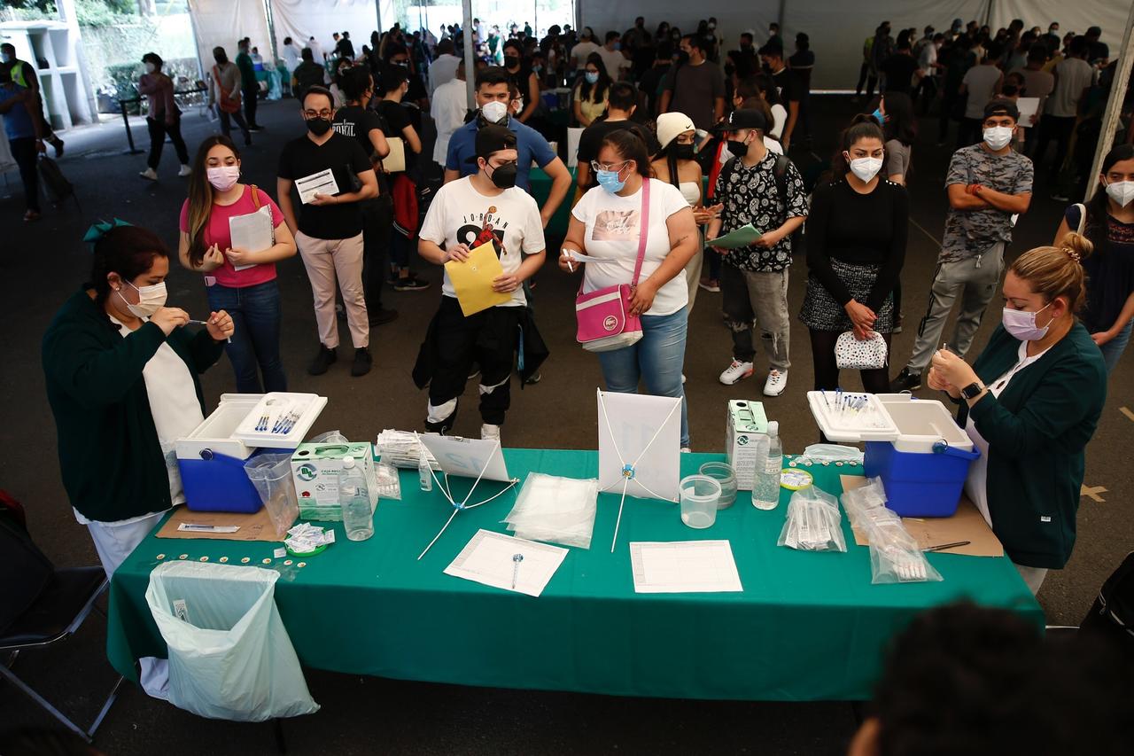 Gobierno federal autoriza vacunación contra COVID a población de 12 a 17 años; Coahuila se prepara
