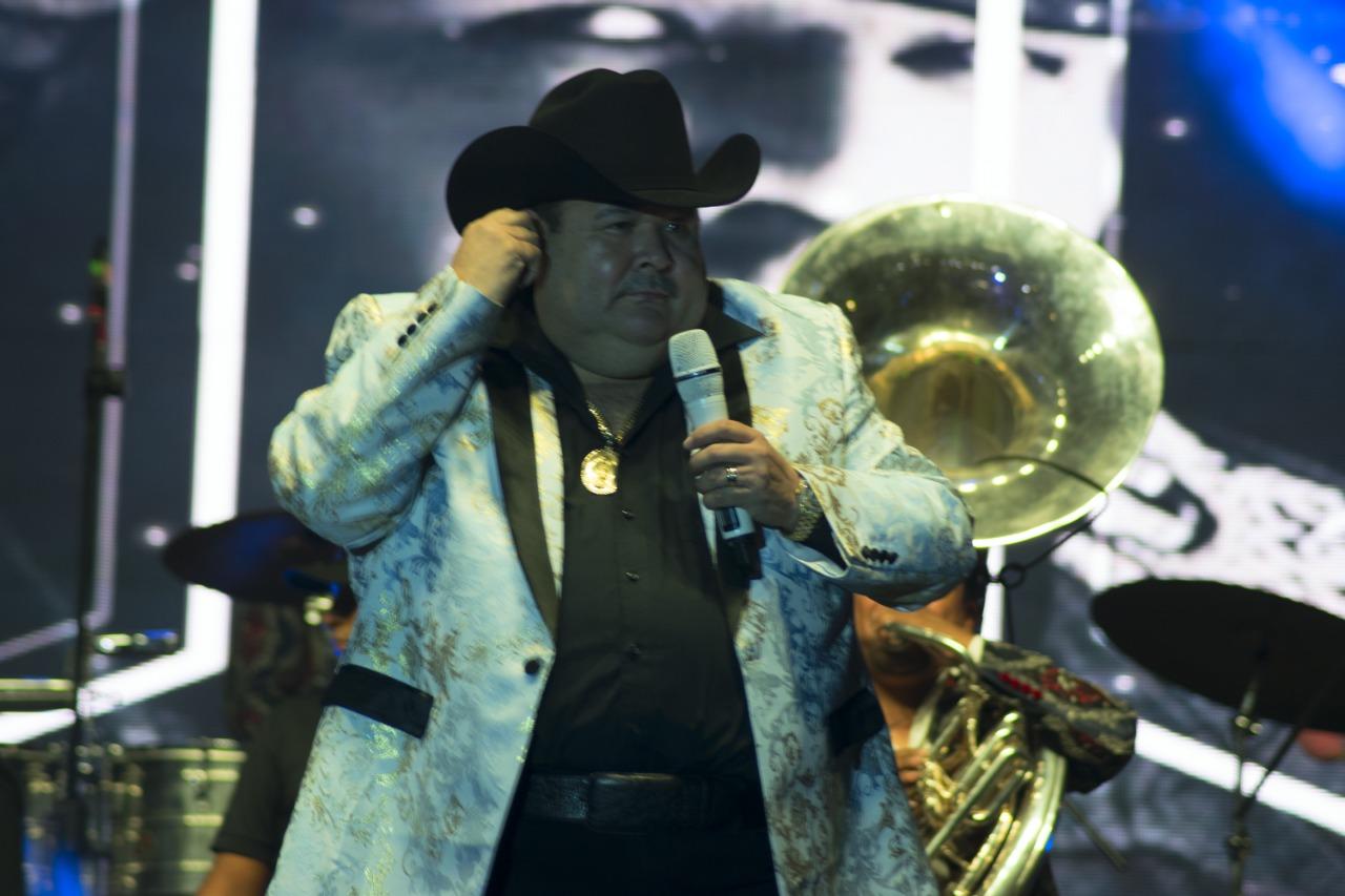'El Coyote' le canta a laguneros en la Feria de Torreón