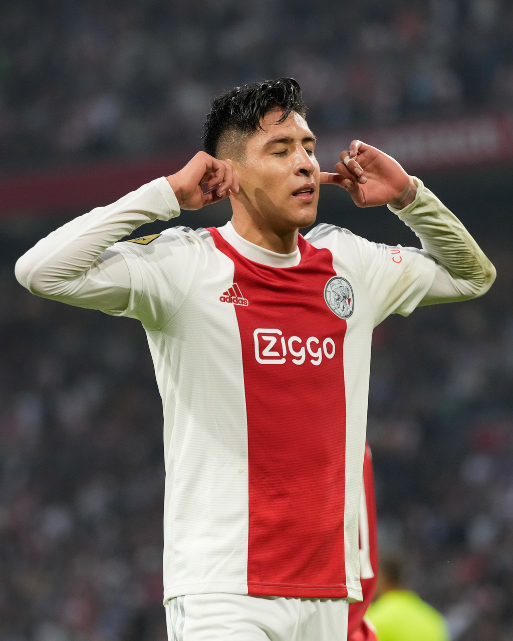 Édson Álvarez anota en victoria del Ajax