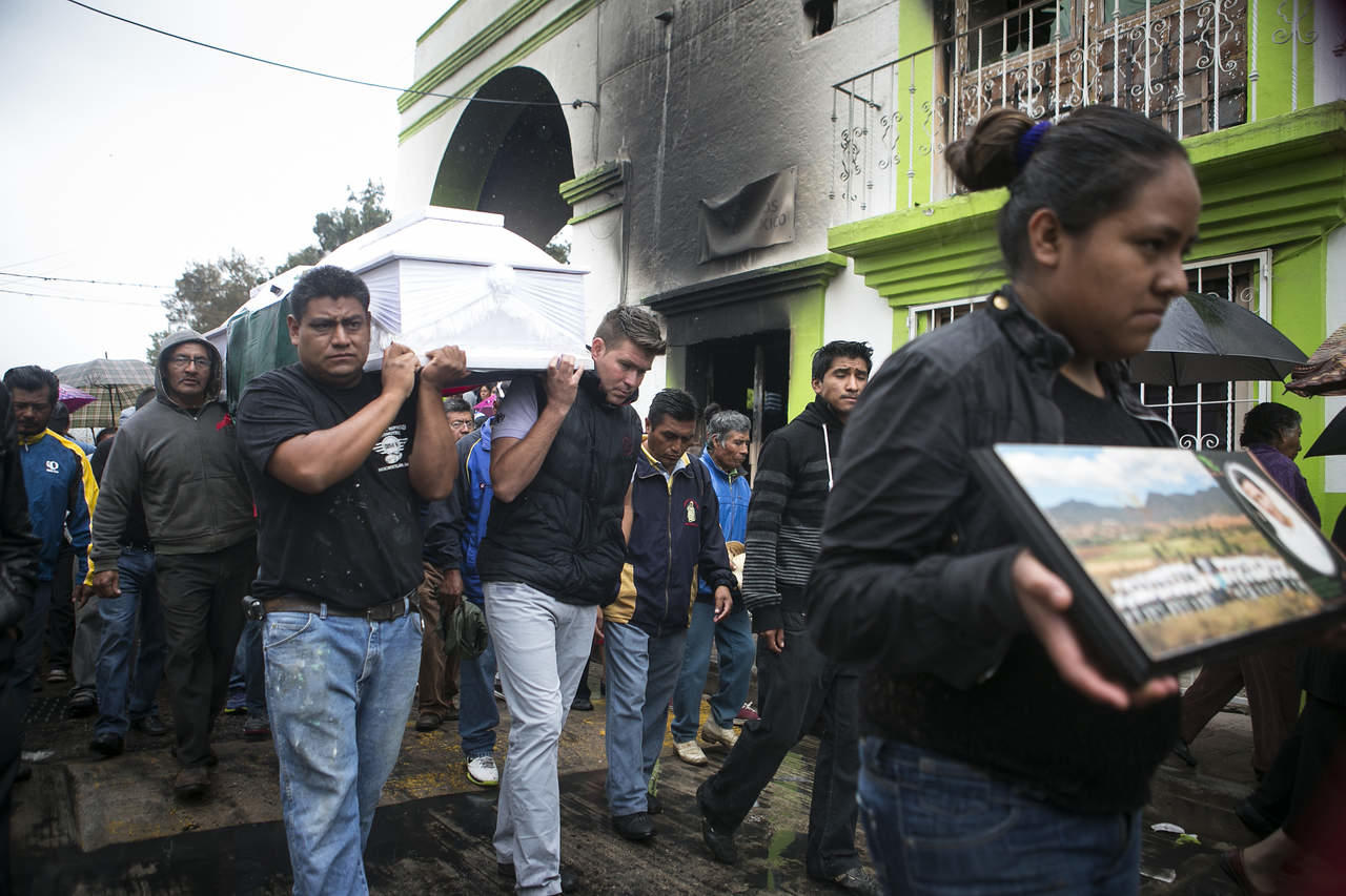 Elementos de FGR detienen a exmandos policiacos por operativo en Nochixtlán