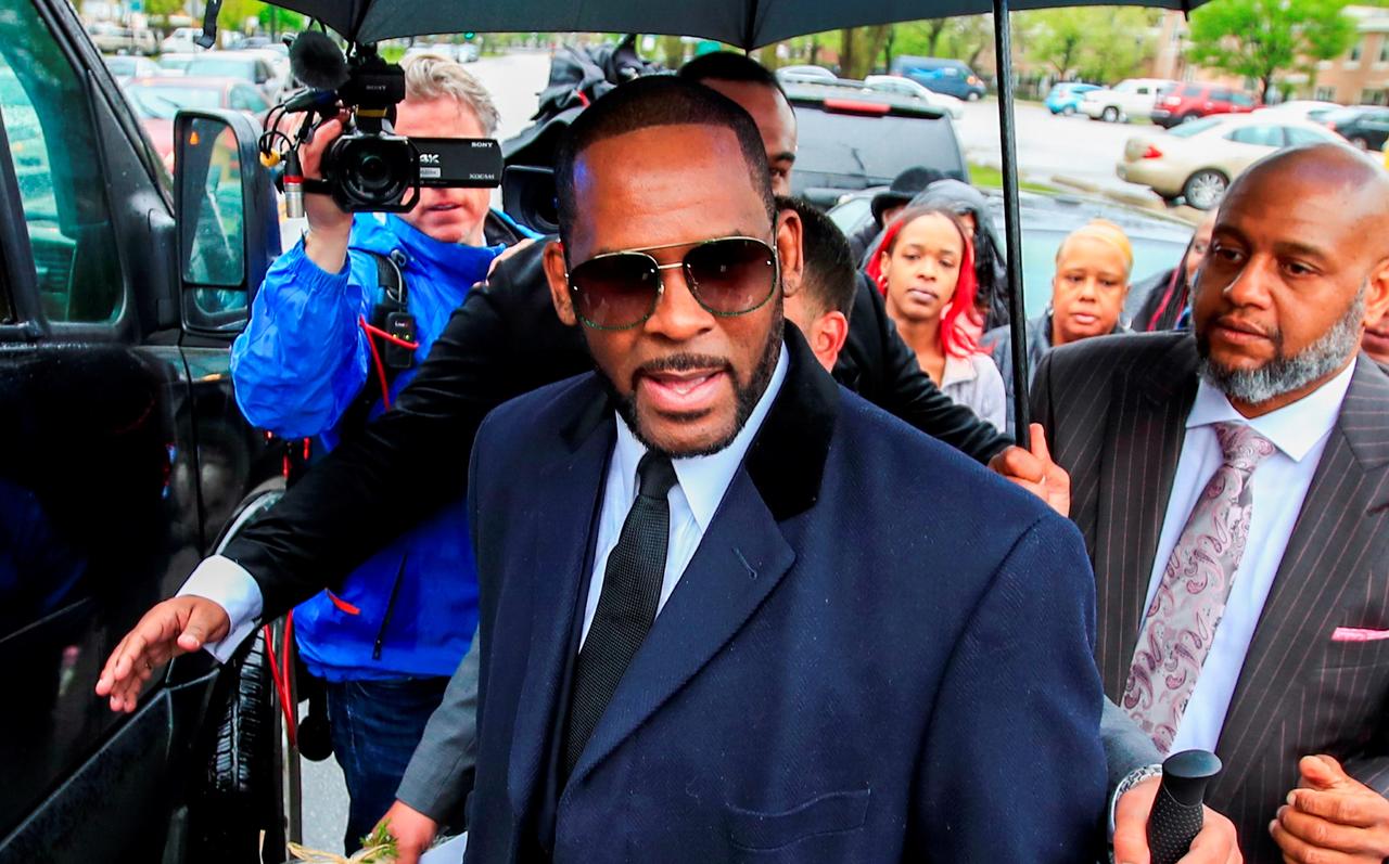 Declaran culpable al cantante R. Kelly de crimen organizado y tráfico sexual