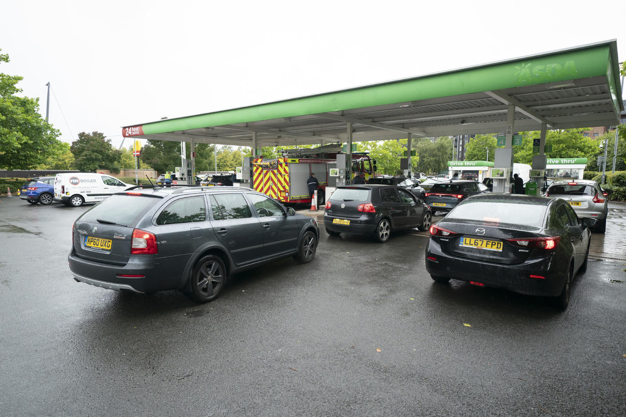 Desabasto de combustible afecta al Reino Unido y provoca peleas