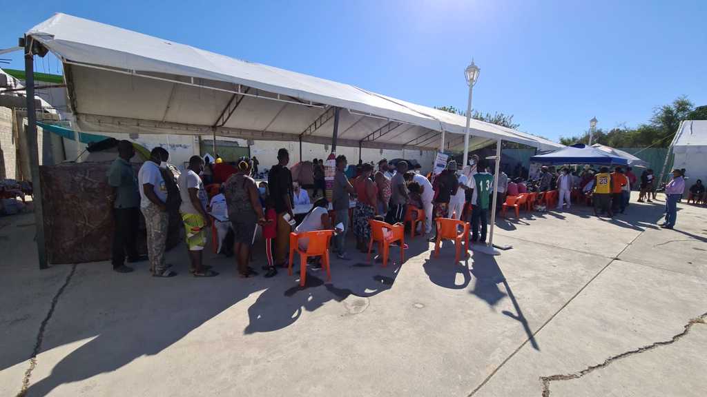 Autoridades carecen de censo de migrantes haitianos en albergue provisional de Acuña