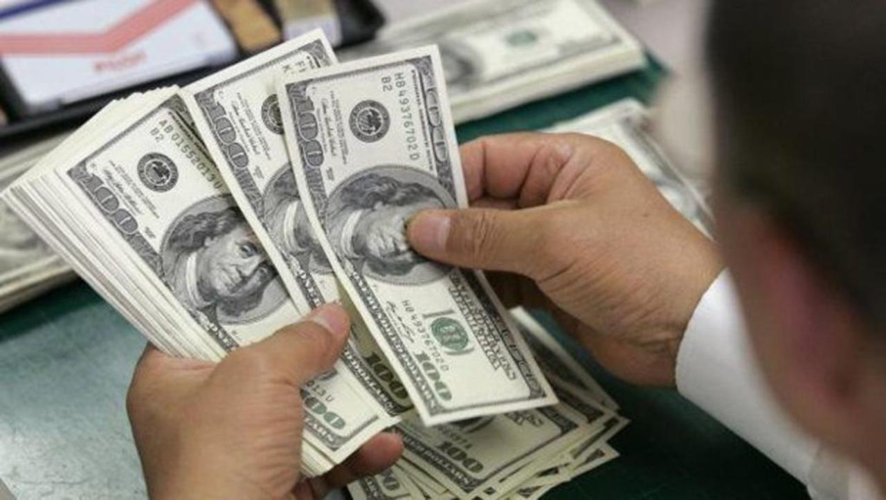 Dólar se dispara a 21.09 pesos y alcanza su precio más alto en 6 meses
