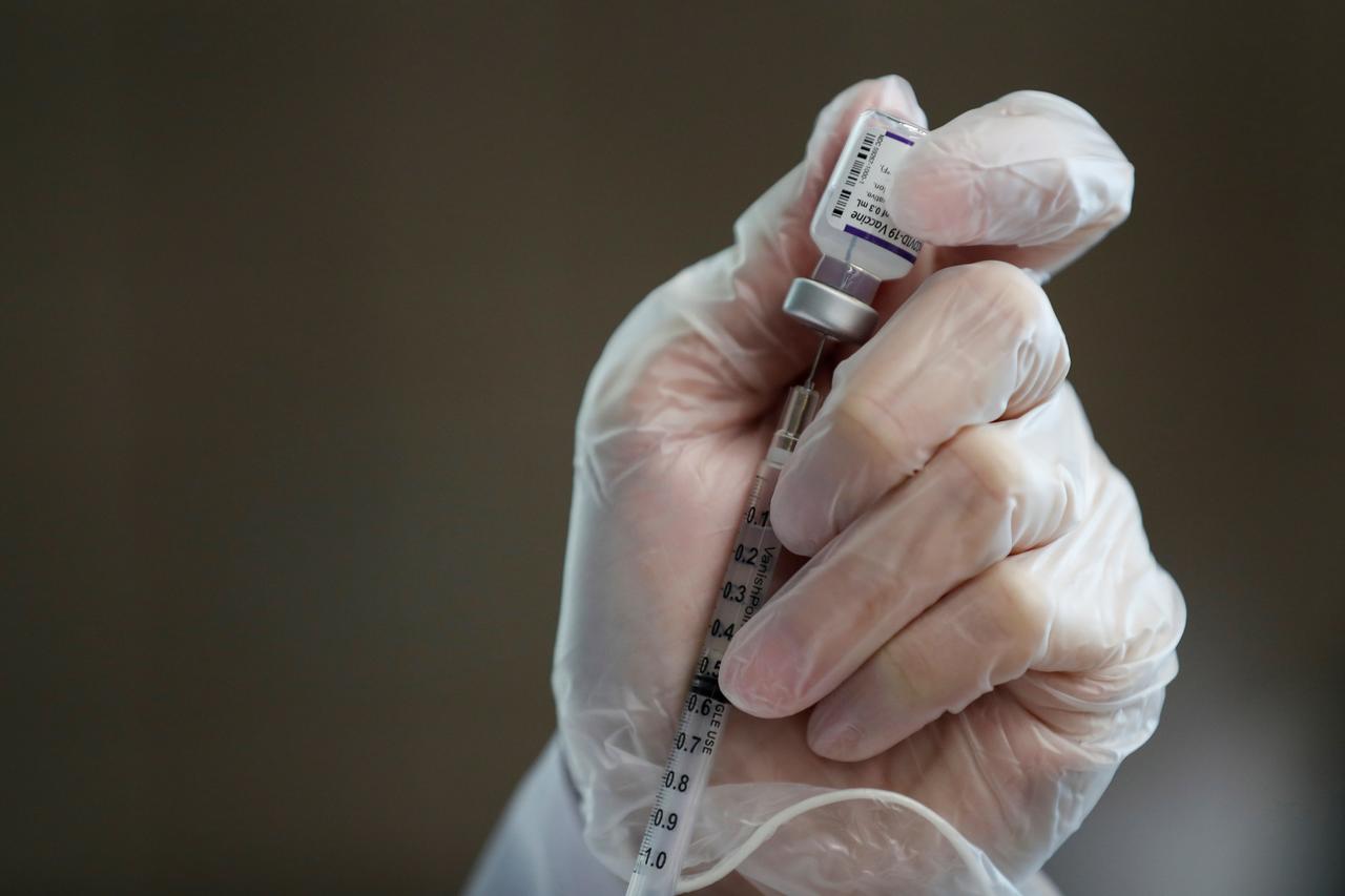 Grupo de hospitales despide a 175 empleados por no querer vacunarse en Estados Unidos