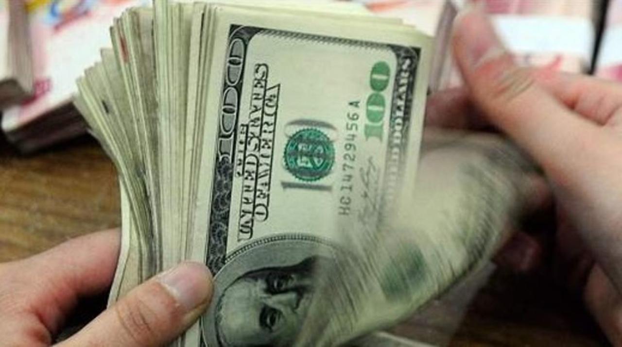 Dólar abre en 21.03 pesos de cara al anuncio de Banxico
