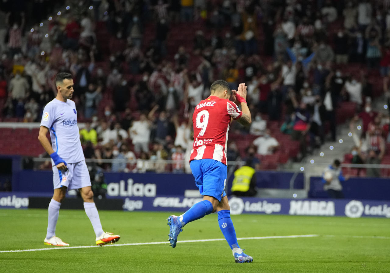 Luis Suárez y el Atlético de Madrid hunden aún más al Barcelona