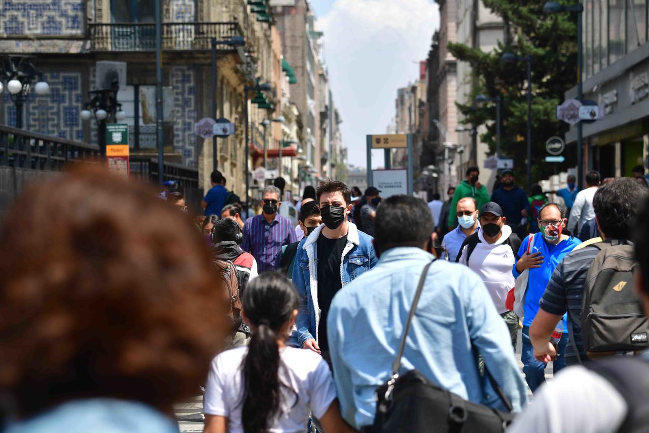 México suma 303 muertes y dos mil 282 contagios de COVID en 24 horas