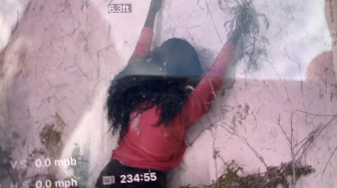 'Mujer' que Bomberos intentaban rescatar de un acantilado resultó ser otra cosa
