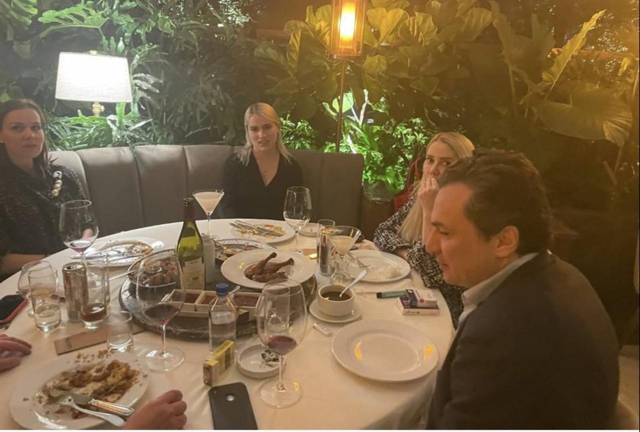 Periodista publica fotografías de Emilio Lozoya en restaurante de Las Lomas en CDMX; exdirector de Pemex sigue proceso en libertad