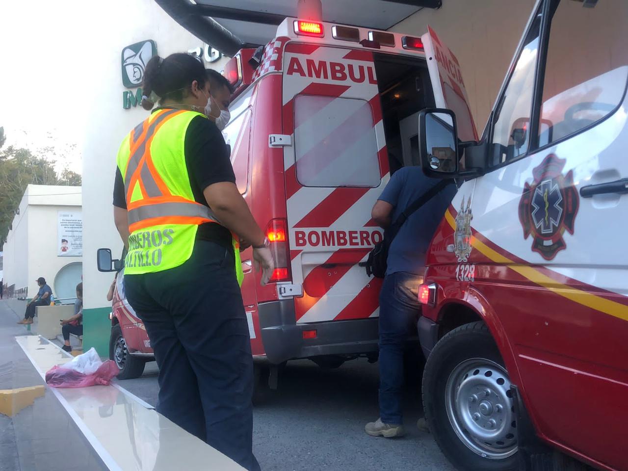 Tras volcadura de auto en carretera Saltillo-Zacatecas, muere menor y una más resulta grave