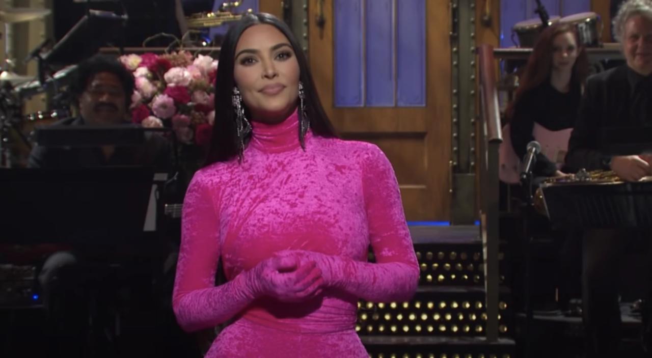 Kim Kardashian se burla de sí misma y de su divorcio en 'Saturday Night Live'