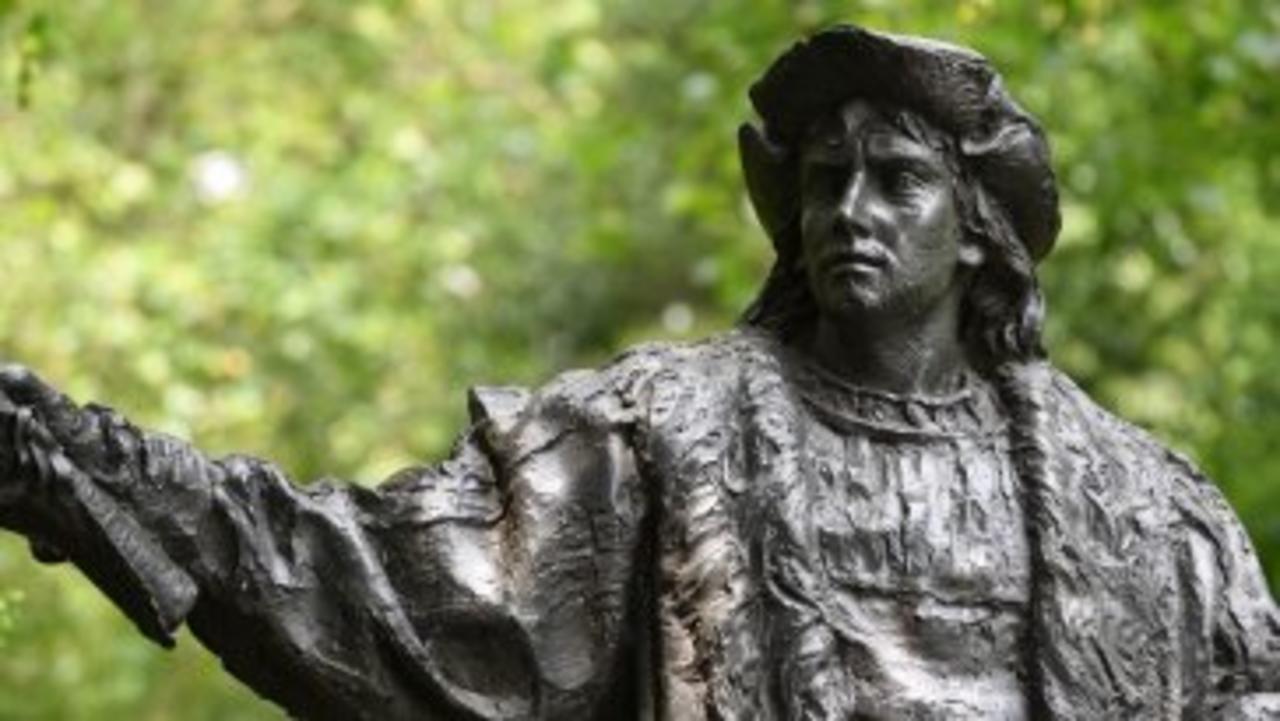 Activistas de Extinction Rebellion manchan la estatua de Cristóbal Colón en Reino Unido