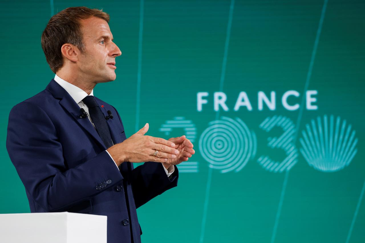 El presidente de Francia revela un plan económico de 35 mmdd para su país