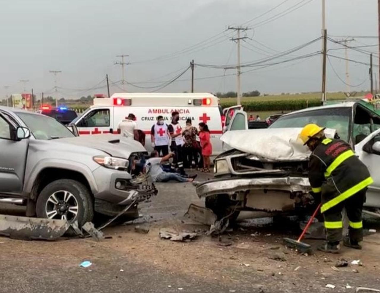 Choque entre camionetas deja 8 lesionados en la carretera Torreón-San Pedro