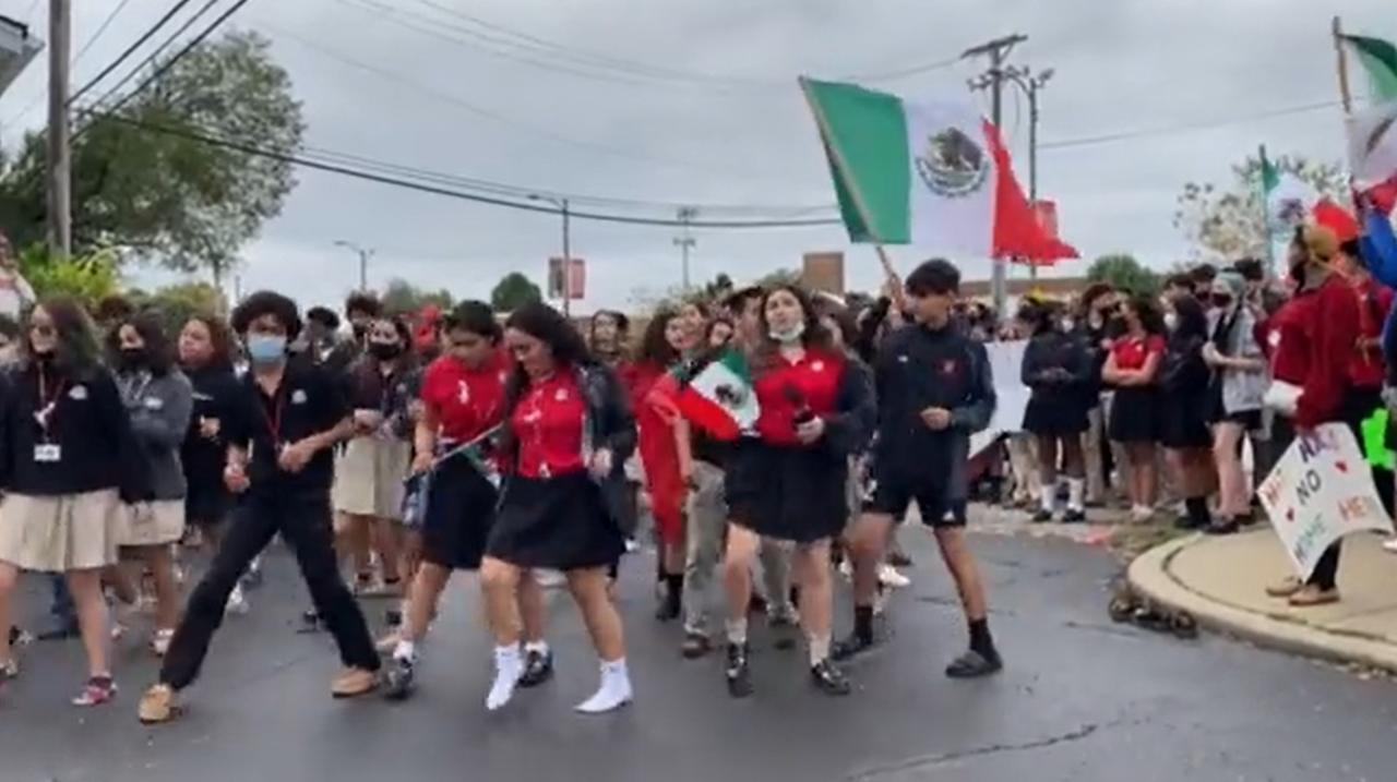 Estudiantes en EUA protestan contra acciones 'racistas' con Payaso de Rodeo