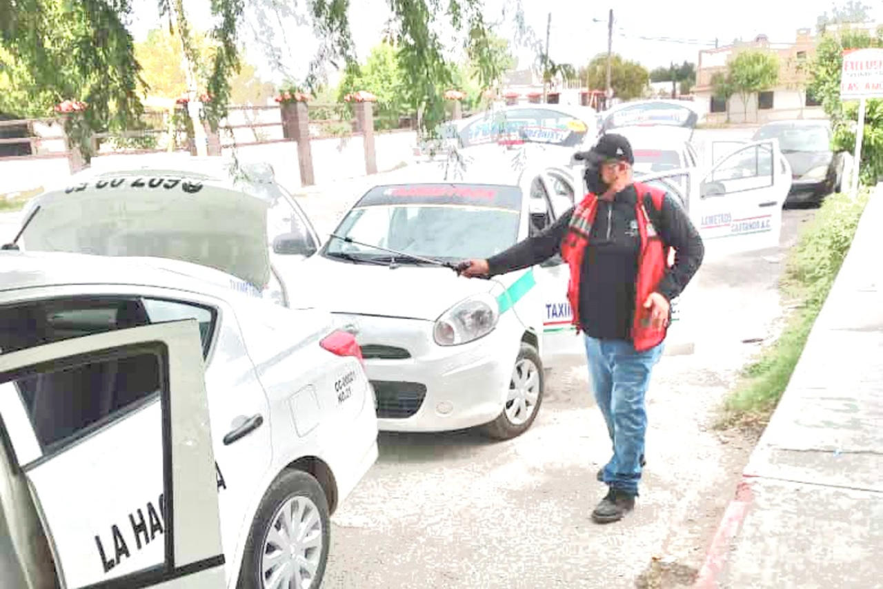 Ayuntamiento de Castaños 'sanitiza' línea de taxis