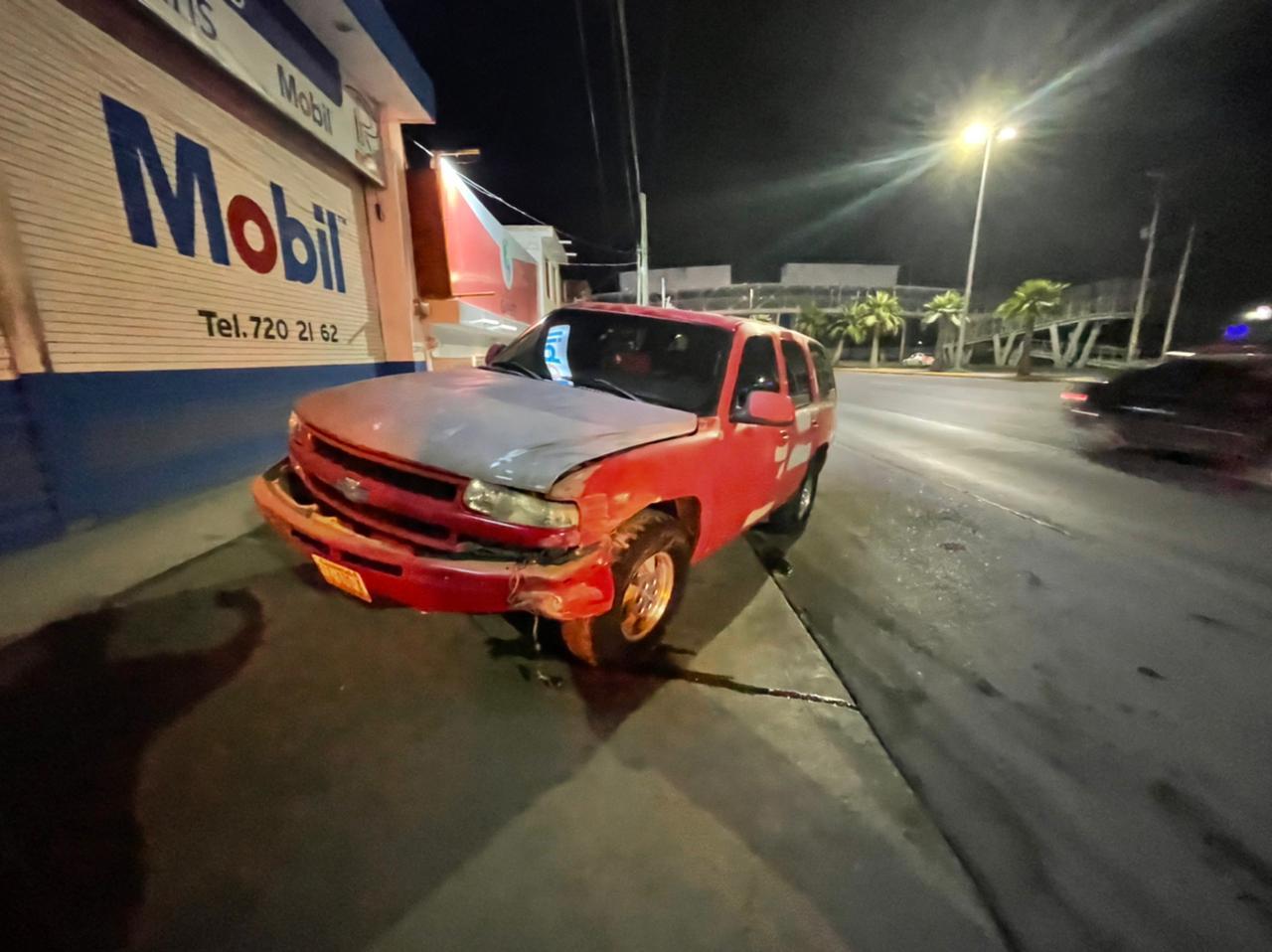 Conductor abandona camioneta tras accidente en Torreón
