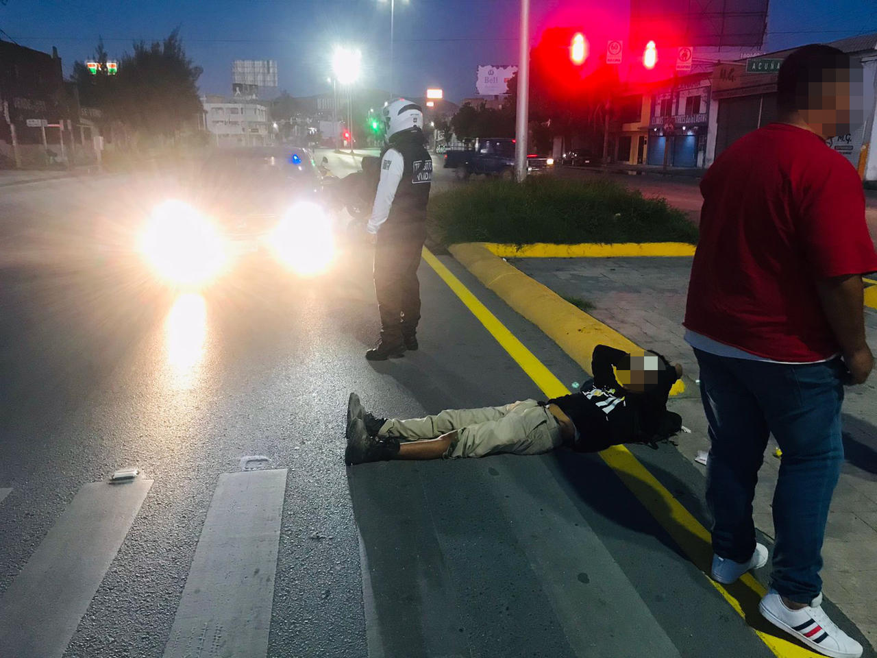Automovilista arrolla a motociclista en Torreón y se retira del lugar