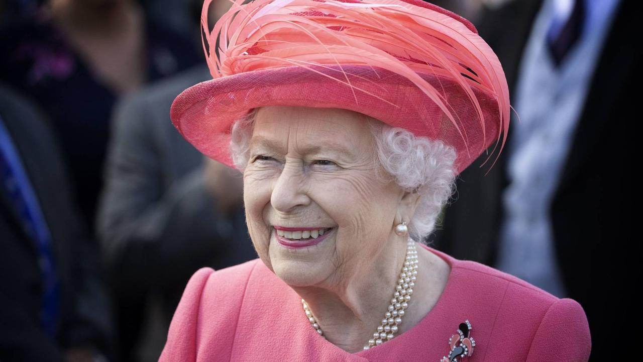 'Solo se es tan vieja como se sienta'; reina Isabel II rechaza el premio a 'Anciana del año'