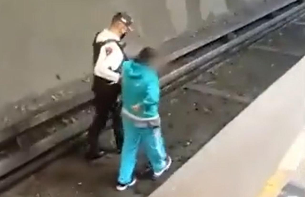 Mujer cae a las vías del metro en CDMX tras desmayarse