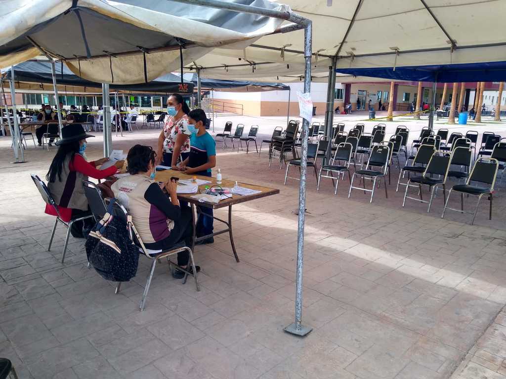 Disminuye afluencia de menores a vacunación antiCOVID en Torreón