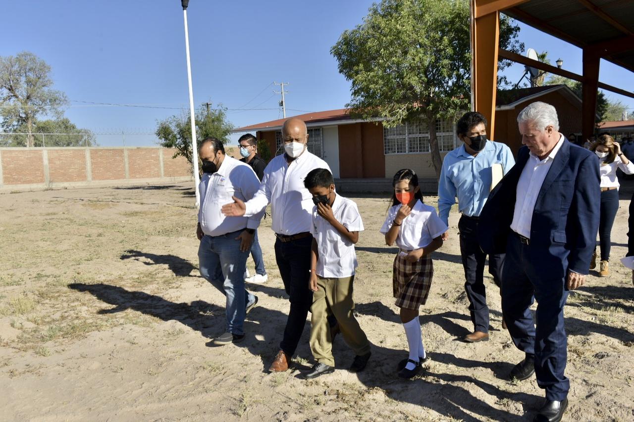 Autoridades entregan obras de mejora a escuelas de Torreón