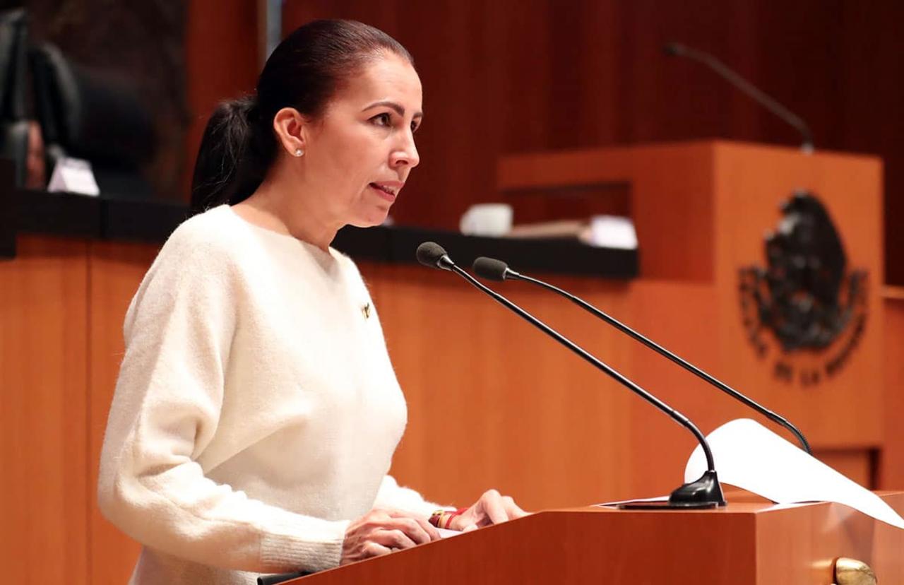 Senadora de Morena se cambia al PT para mantenerse como bancada
