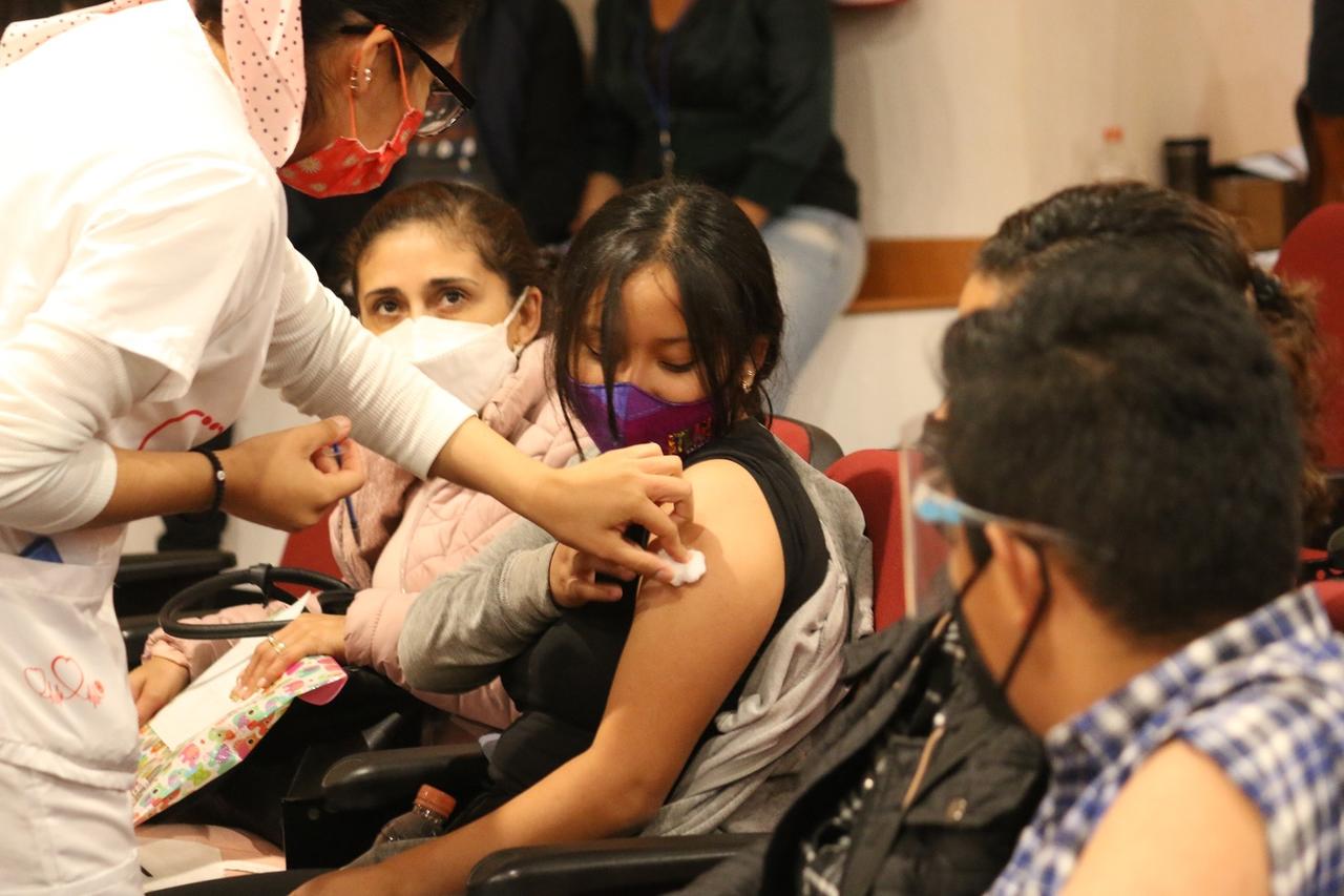 Unos 11 menores de edad de albergues del DIF fueron vacunados contra COVID en Saltillo