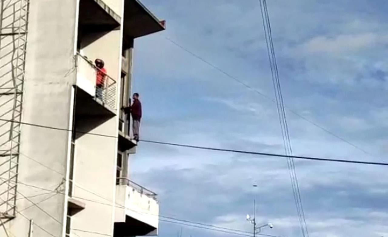 Joven sobrevive después de lanzarse de un edificio de Veracruz