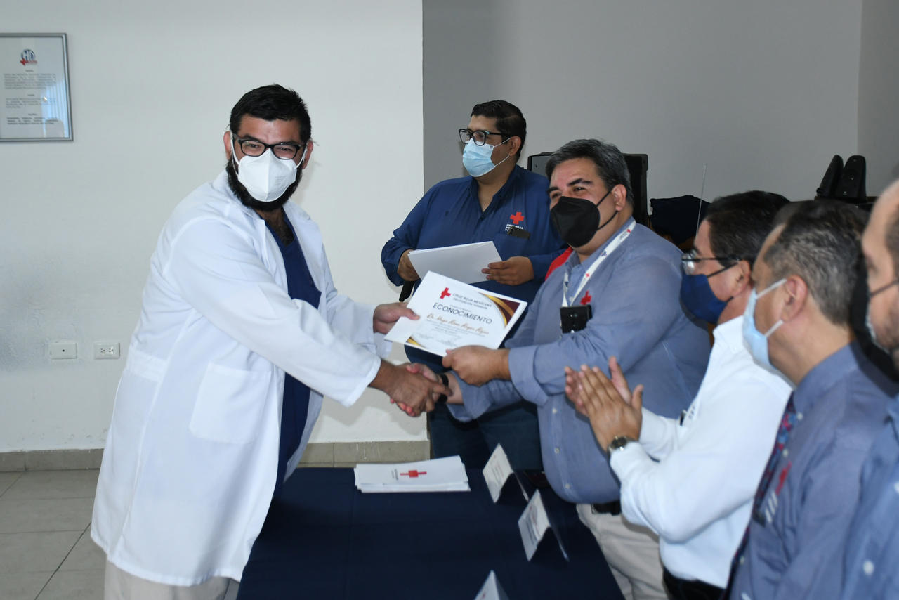 Cruz Roja Torreón entrega reconocimientos a personal médico
