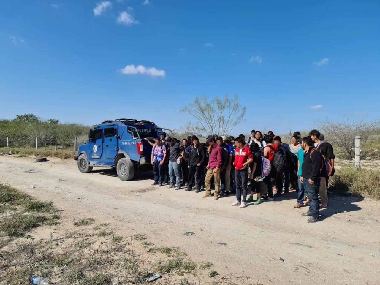 El ejército rescata a migrantes que eran trasladados en vehículos en Camargo