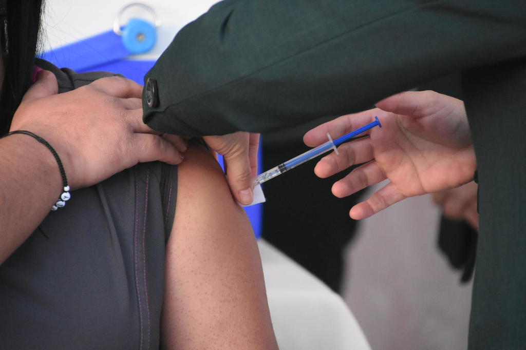 Instalan dos puntos de vacunación en Monclova