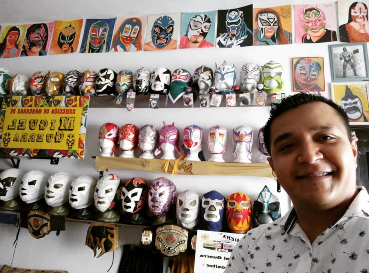 Lagunero Miguel Guerra colecciona 175 máscaras de lucha libre con valor especial